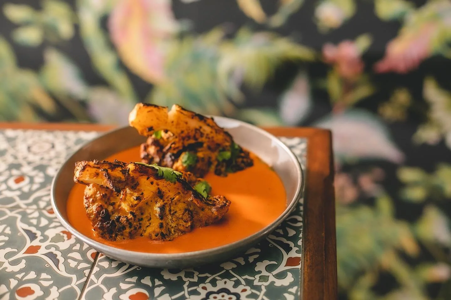 Veggies have never looked so good!😋Try our new Roasted Cauliflower made with Makhani Sauce and Cilantro Cress! Roasted to perfection and ready for you✨
.

.

.

.
#bargoa #goldcoast #yelpeats #cauliflowerrecipes #indianfoodie