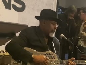 Jr Mack Acoustic at TERRA BLUES