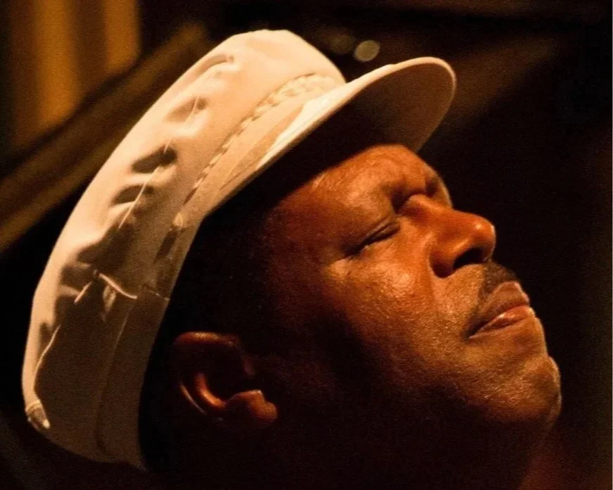 SaRon Crenshaw Acoustic