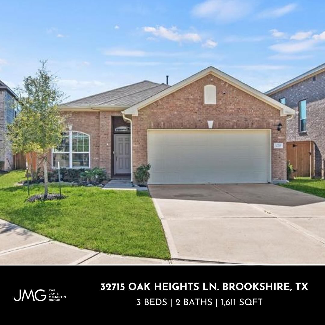 ❗️Under Contract ❗️32715 Oak Heights Ln in the highly sought-after Vanbrooke Community! ⁠
⁠
This meticulously designed 3-bed, 2-bath ranch-style home offers comfort and sophistication on a tranquil cul-de-sac lot. Featuring easy-care wood-look floori