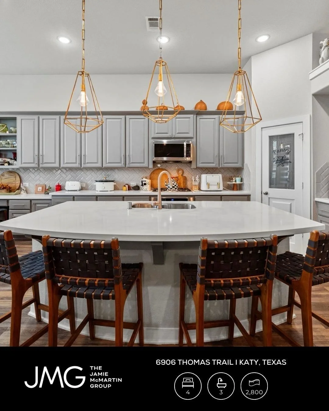 Step into this stunning one-story Highland home on a desirable corner lot in Cane Island, Katy. With high ceilings, quartz countertops, and designer details throughout, every corner of this home feels bright, elegant, and thoughtfully designed.

The 