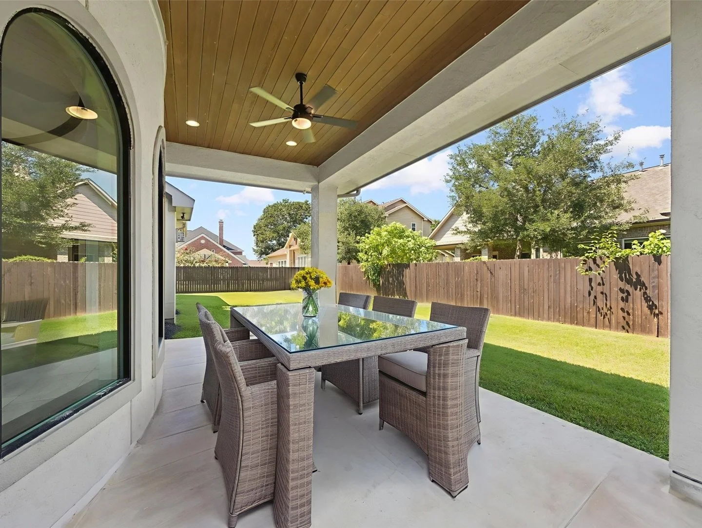 Spring is almost here&hellip; and so is opportunity. Longer days, open windows, and backyards that invite company. 🌿☀️⁠
⁠
Thinking about making a move before summer? Link in bio to connect today!⁠
⁠
#HoustonRealtor #HoustonRealEstate #HoustonRealEst