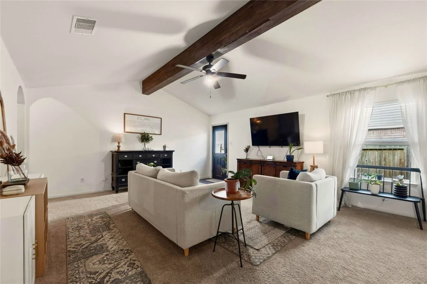 From Texas City to Fulshear, same elevated standard, now at a better price. ✨

These two homes may offer different lifestyles, but they share one thing in common: intentional design, thoughtful details, and spaces made for real living.

🏡 Texas City