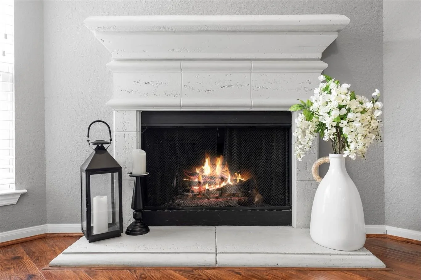 Comfort meets lifestyle in Sienna ✨

This beautifully designed one-story home features an open-concept layout with high ceilings, engineered wood floors, and a cozy fireplace that anchors the living space. 

The kitchen is built for connection, with 