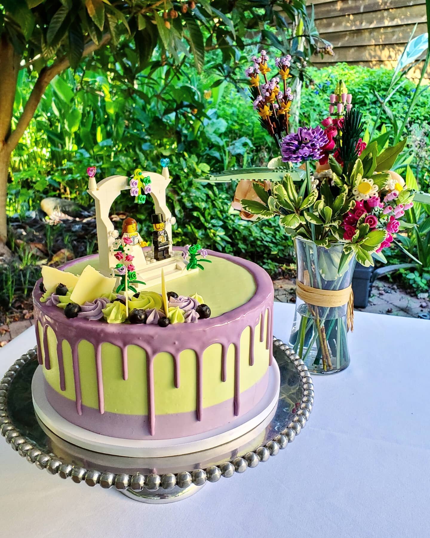 What's the coolest Lego thing you ever built? This Lego floral arrangement might be the coolest thing I've ever seen! #lego #legos #legowedding #legotopper #legoland #legofan #legominifigures #legomania #legocake #cake #cakes #weddingcakes #weddingca