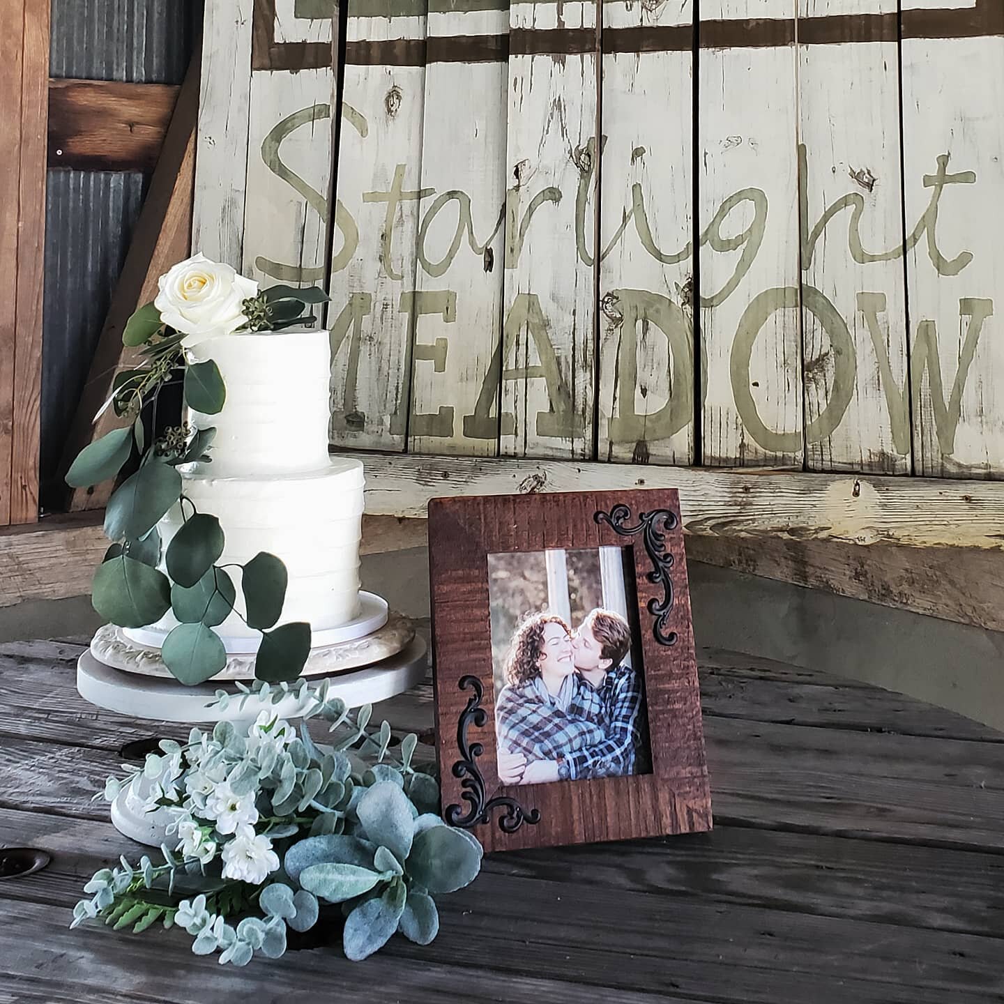 It was our first event @starlightmeadownc and it was so beautiful! We can't wait to do many more. #simplewedding #simplecakes #simplecake #whitecake #whitecakes #buttercreamcakes #buttercream #buttercreamcake #weddingcakes #weddings #weddingcake #sup