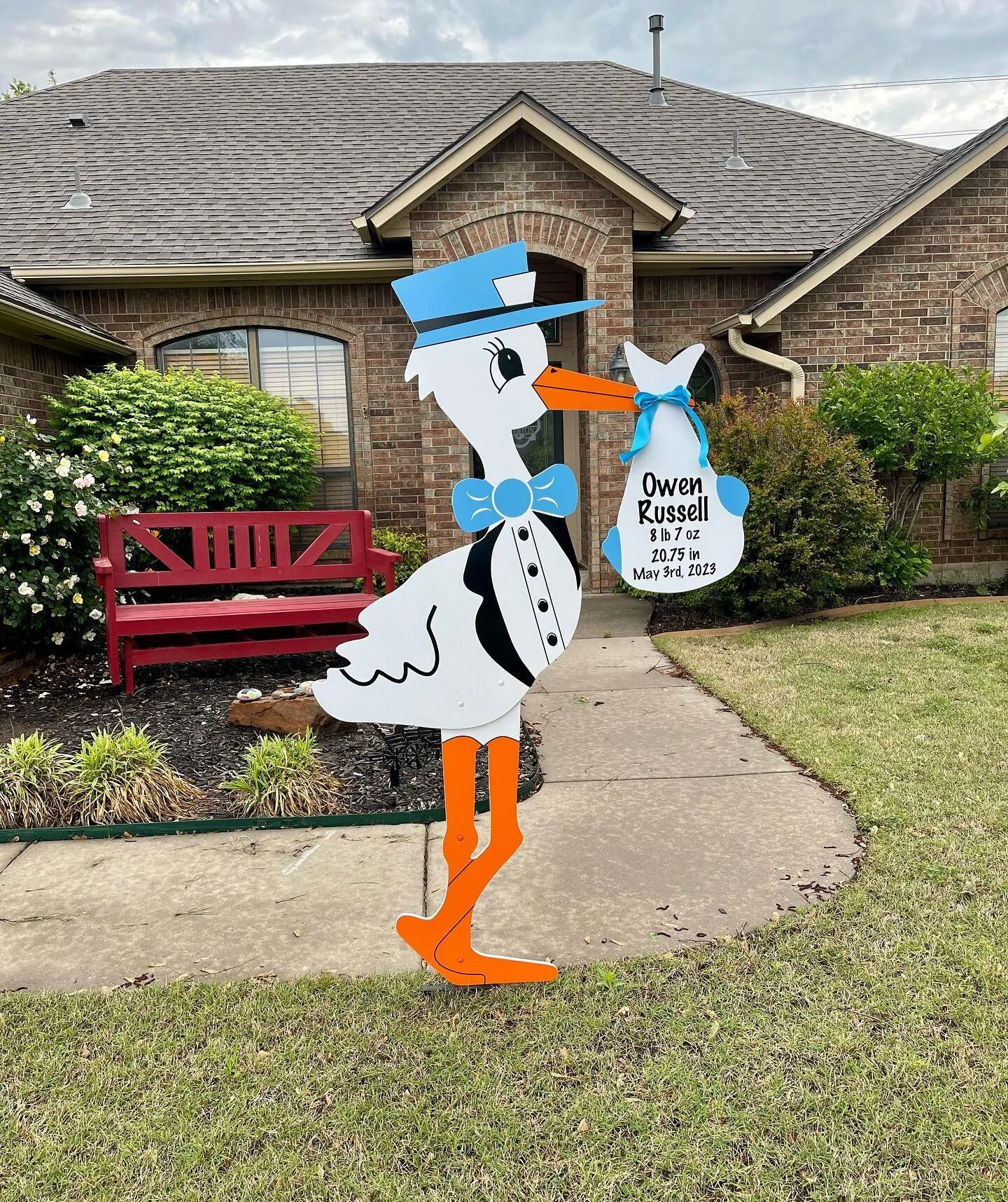 Coffee, brand new baby snuggles, and a spring thunderstorm in the background? Talk about the coziest day ever! Welcome home baby Owen, you are so loved! 💙 #normanstorkco #babyboy #springbaby #welcomehome #littlebrother #soonerstorks