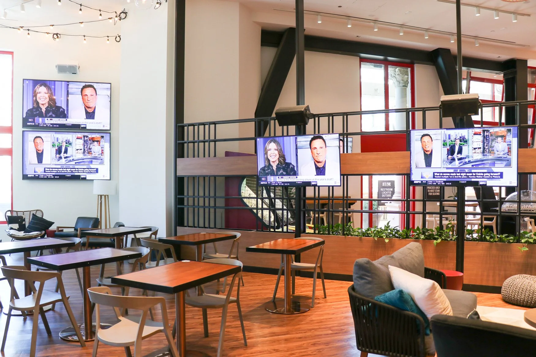 FTA_BeerPark-SeatingAreas_Indoor tables-July2022_28.jpg