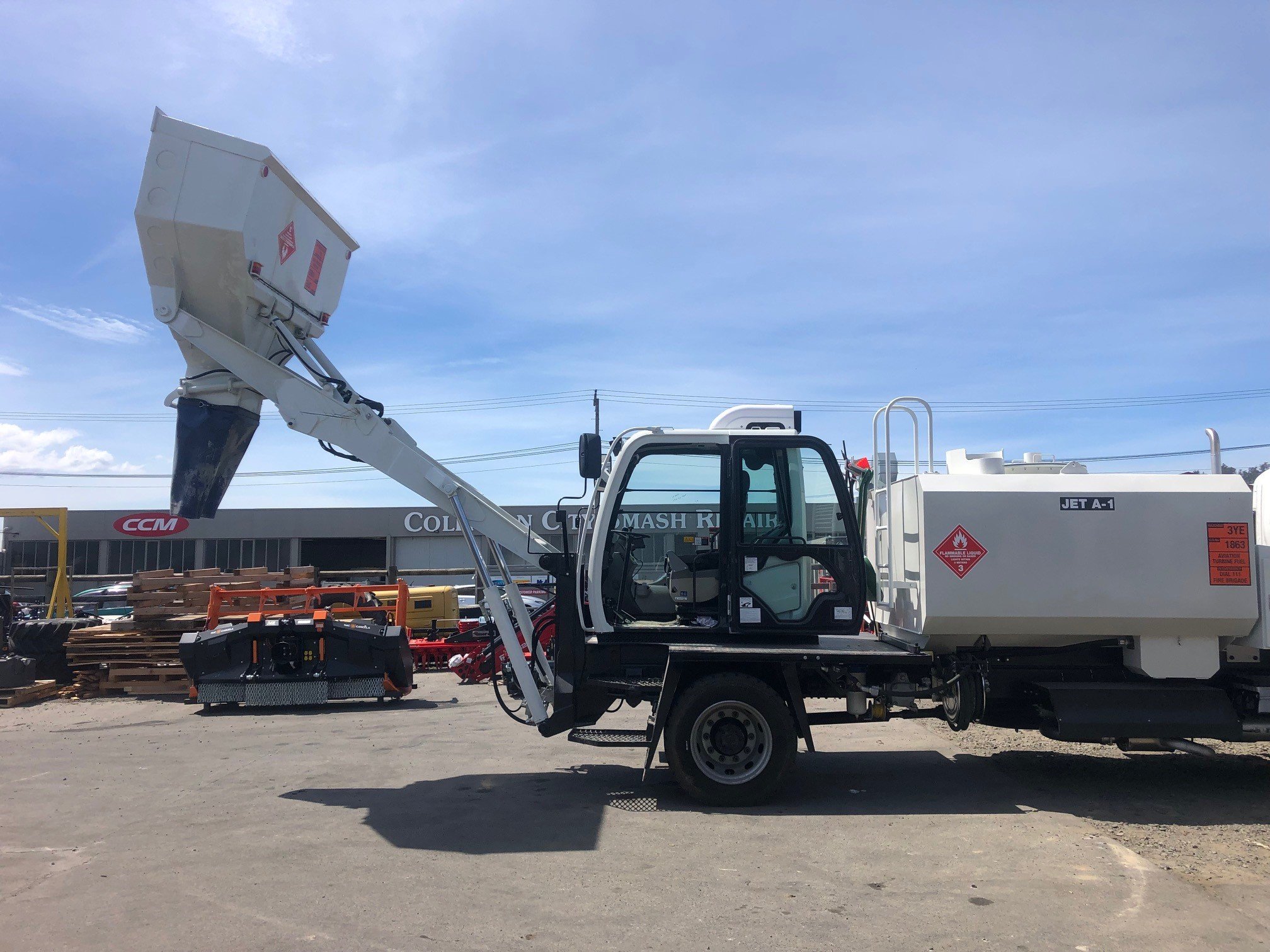Aircraft Loader 2.jpg
