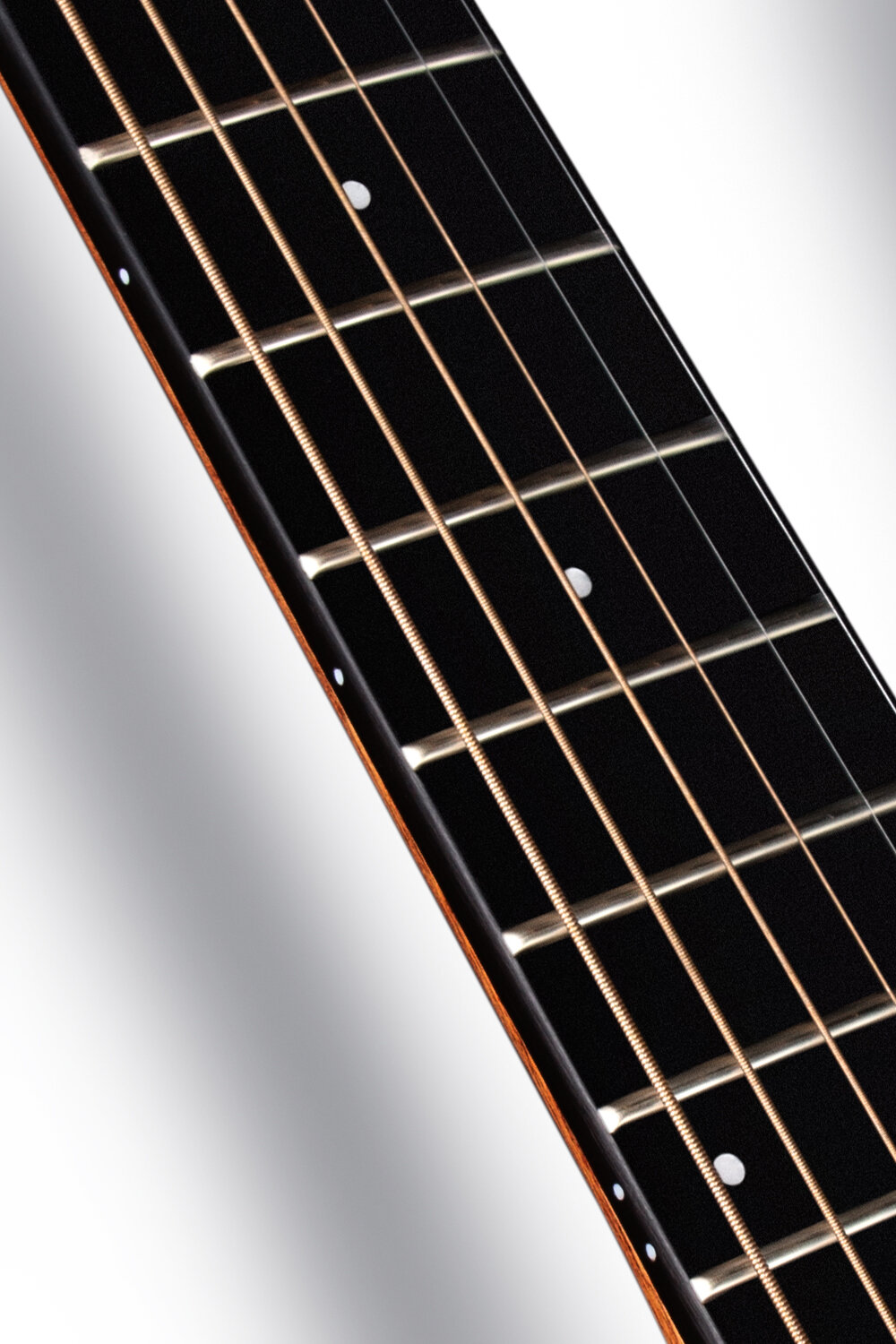 Smooth playability - Each fret wires has been finely polished, making the frets' round end and smooth, perfect touching feeling while playing!As smooth as you play!