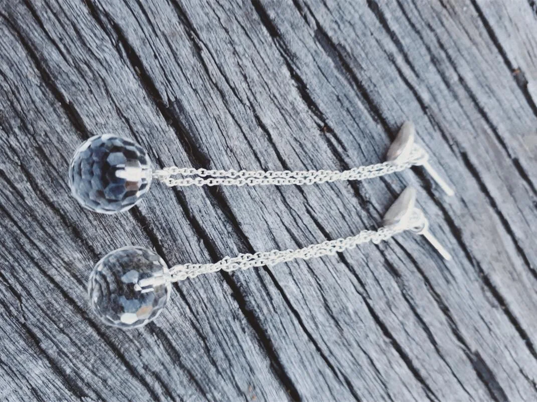 A pair of sterling silver earrings with a facetted rock crystal ball.
#sabinebridaljewellery #handmade #summer