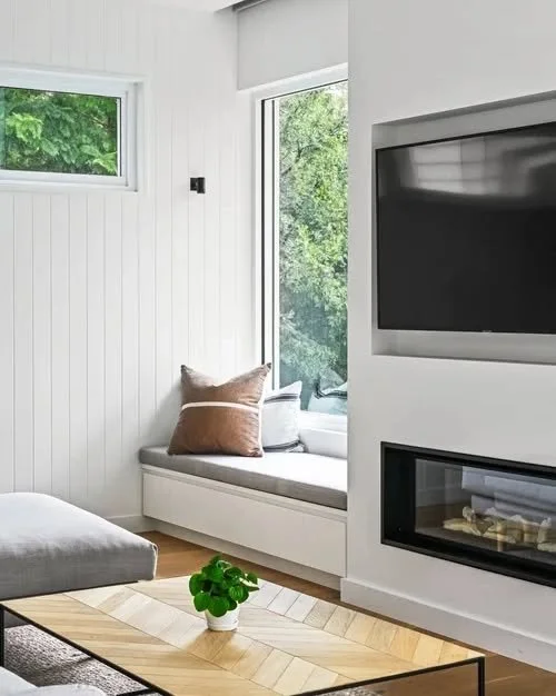 At TDDP, we revel in bringing outdoor spaces into the home, blurring the lines from inside to out seamlessly. 

A soft, neutral palette and subtle material detailing shape this living area into a quiet, comfortable retreat within the home. Vertical w