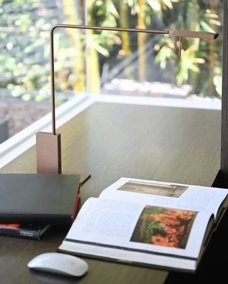 This contemporary family residence is shaped through the reinvention of a 1950s modernist guest house. Set on a spectacular harbourside site, the design builds on the original structure&rsquo;s spatial qualities while creating new connections between