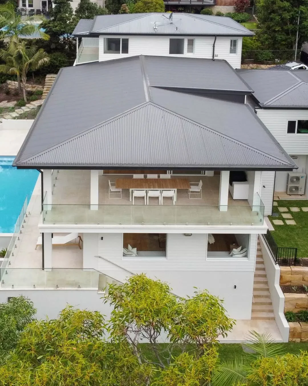 This stunning contemporary family beach house was thoughtfully designed in response to its bush setting. 

One of the key elements of this project is the bushfire flame zone requirement. All materials used are non-combustible and the installed bushfi