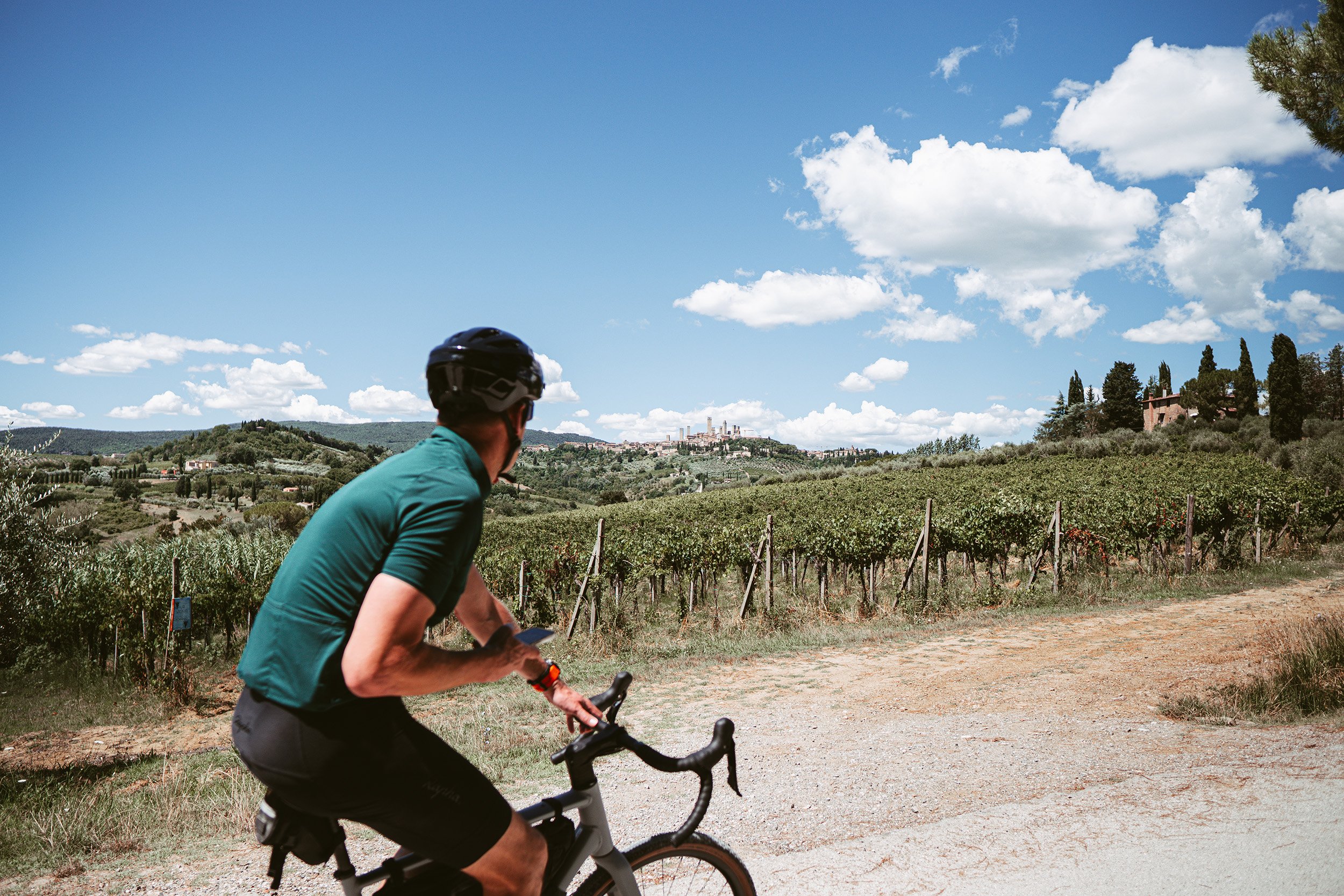 guided gravel bike tour around San Gimignano with Asimismo in Val d'Elsa