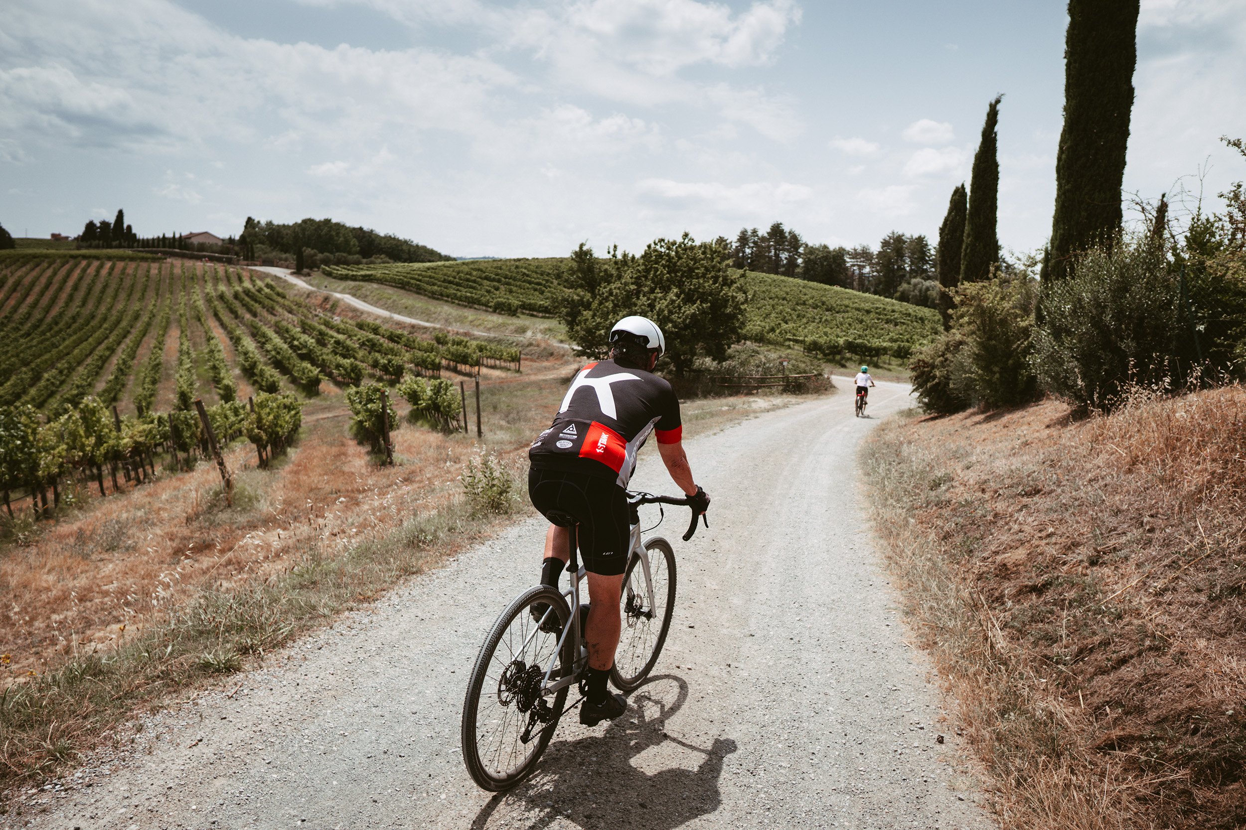 Guided gravel bike tour in Gambassi with Asimismo