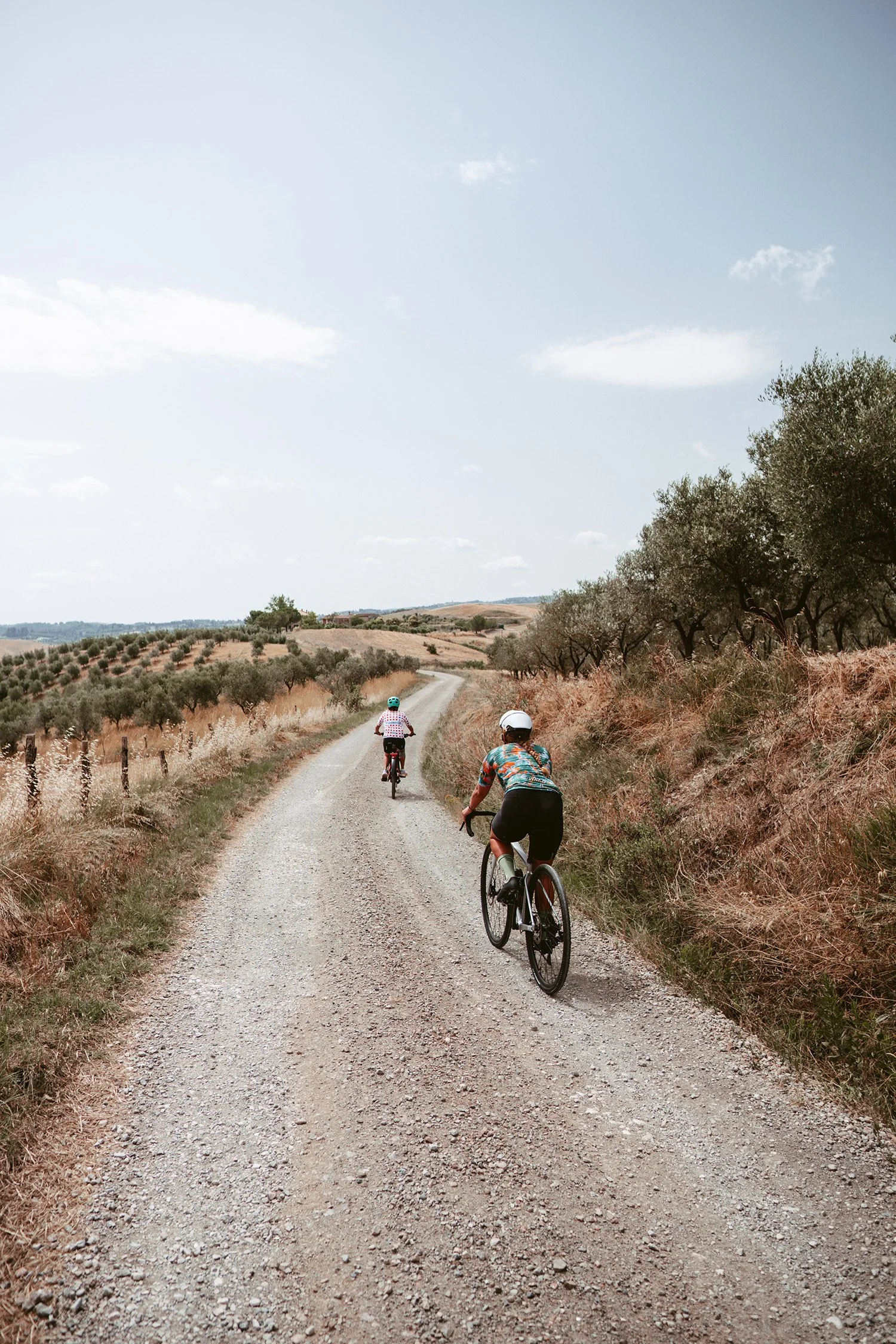 Guided gravel bike tour in Gambassi with Asimismo