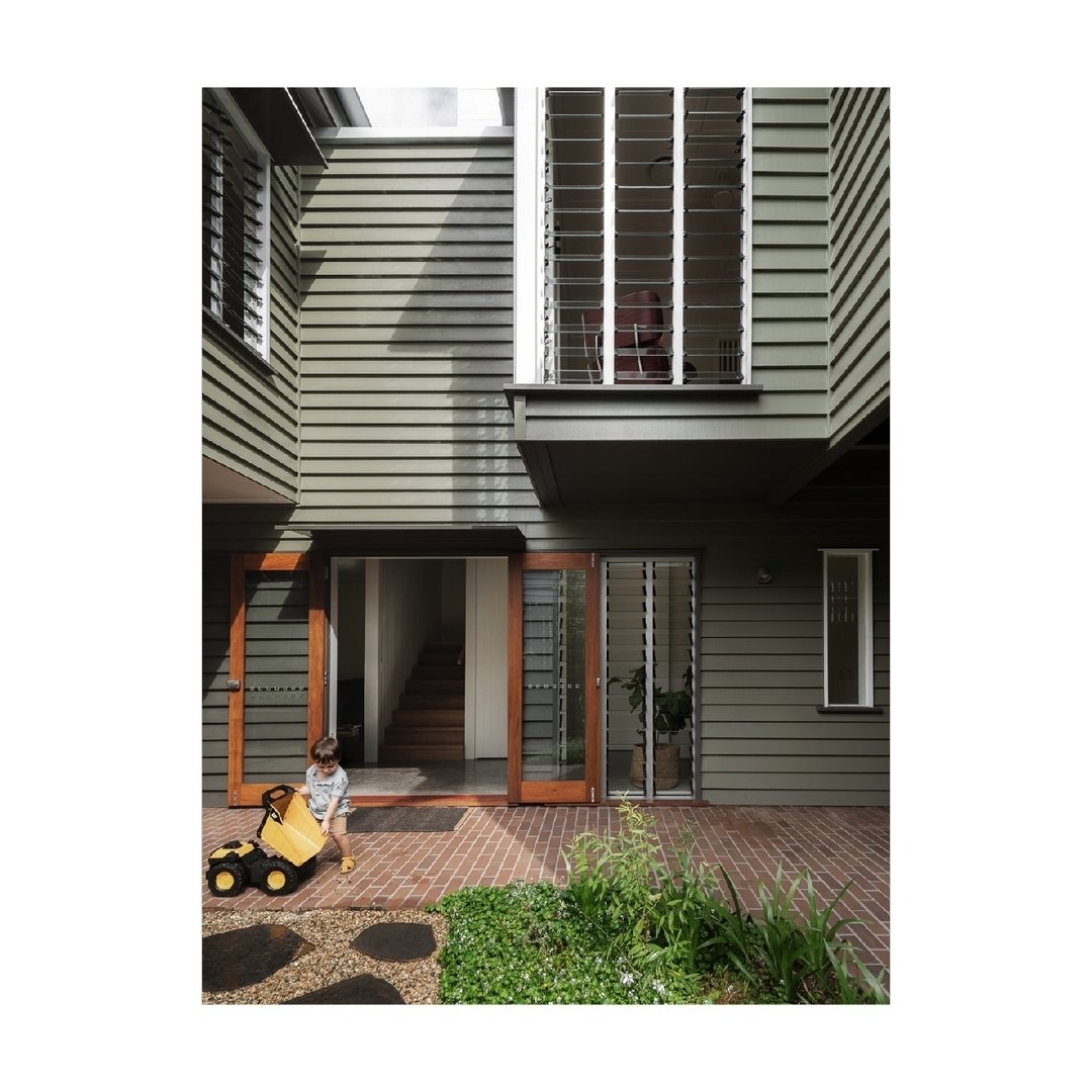 WOOLOOWIN -

Eastern Side Entry 

Design by Hannah Waring 
Build by @robsonconstructions
Structure by @ingineered 
Garden by @prandiumstudio 

Captured by @koskphotography