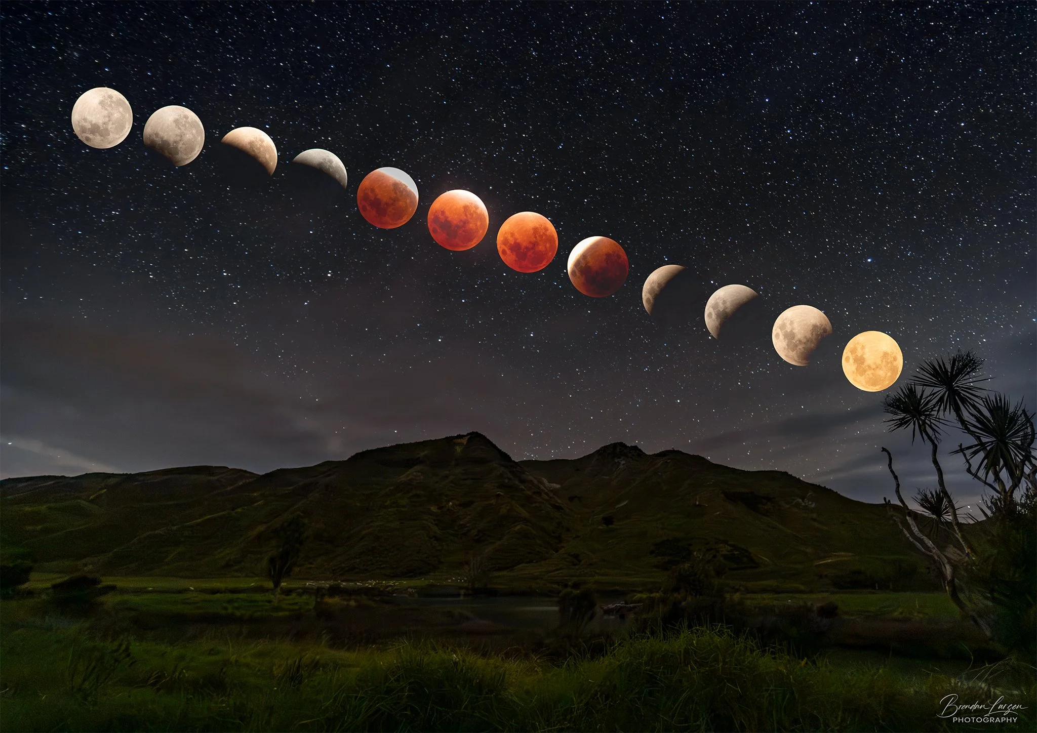 Total Lunar Eclipse over Mohakatino Hills