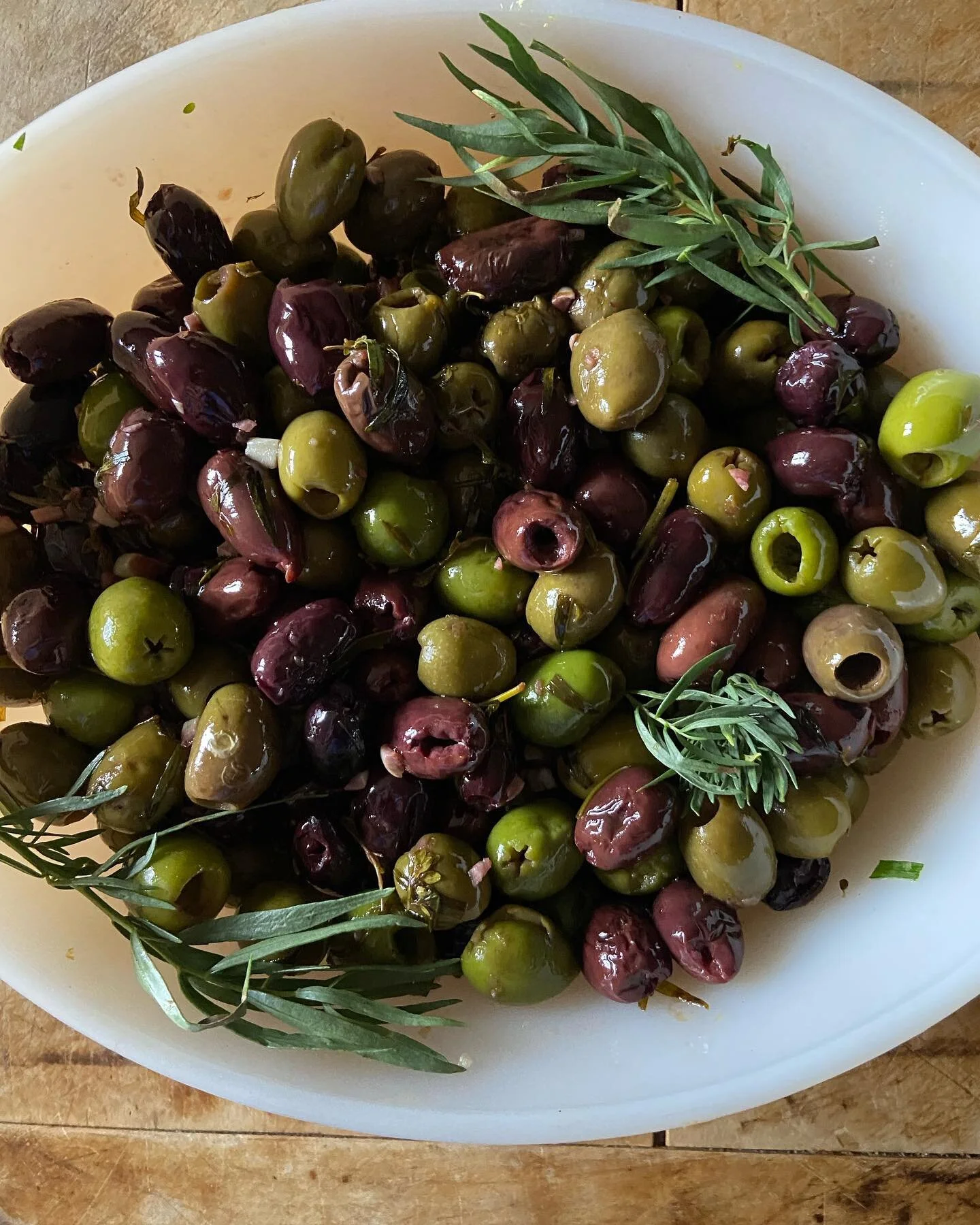 Christmas goodies! Roasted olives, poached pears, and maple syrup candied pecans. Who says the holidays can&rsquo;t be delicious and healthy! Cheers to 2022!