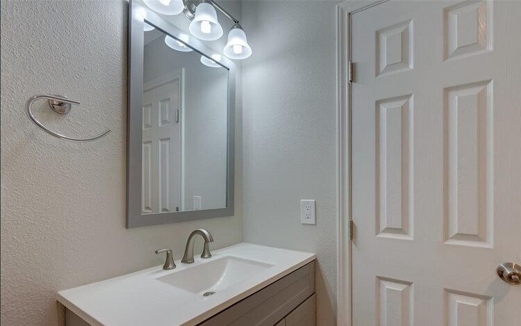 Master+Bedroom+vanity+and+mirror.jpg