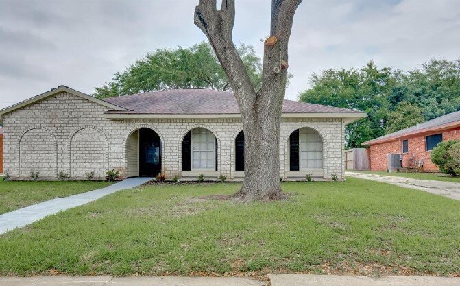 Front+of+house+4.jpg