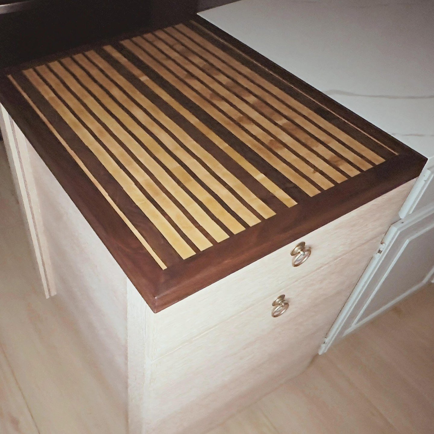Finished Butcher Block Cart 
#woodworking #woodworker #woodworkingcommunity #diy #woodworkingskills #woodwork #cuttingboard #butcherblock