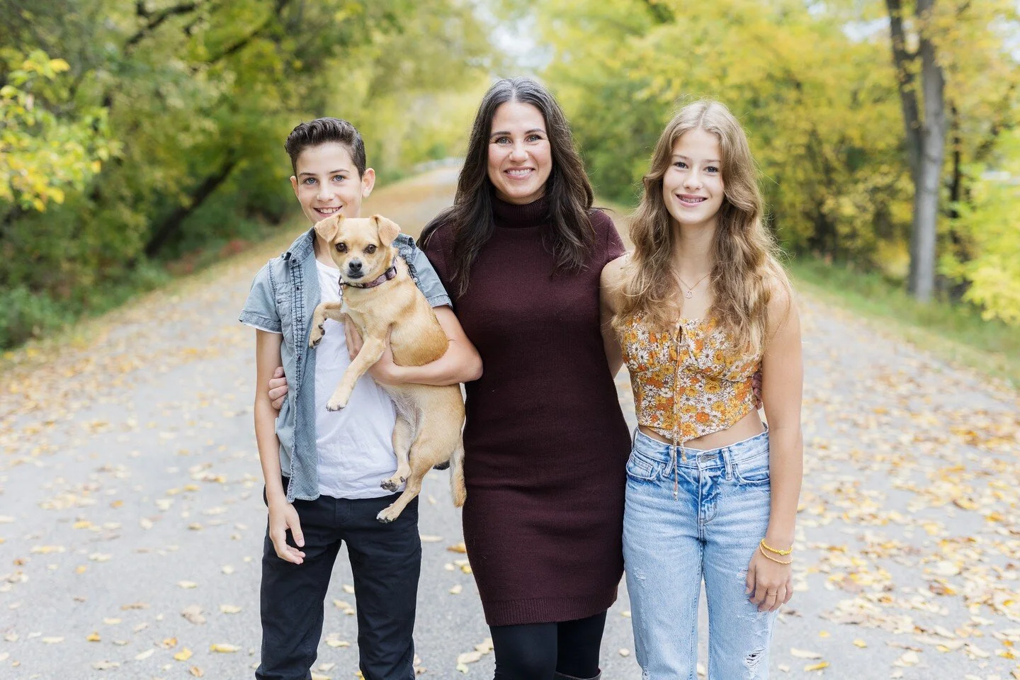 🍂 🙌 Can we give a round of applause to mother nature and this beautiful fall (and also Daisy the pup for posing)? I mean, wow!