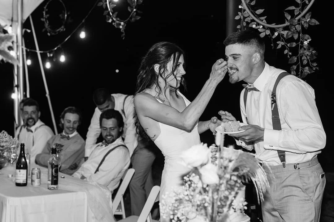 ✨ 🎂 Seems like a Friday to me! Looking forward to allll the minis this weekend, but until then, here&rsquo;s something cute to look at. 
#winnipeg #winnipegweddings #winnipegweddingvenue #winnipegweddingphotographer #manitobaphotography #manitobawed