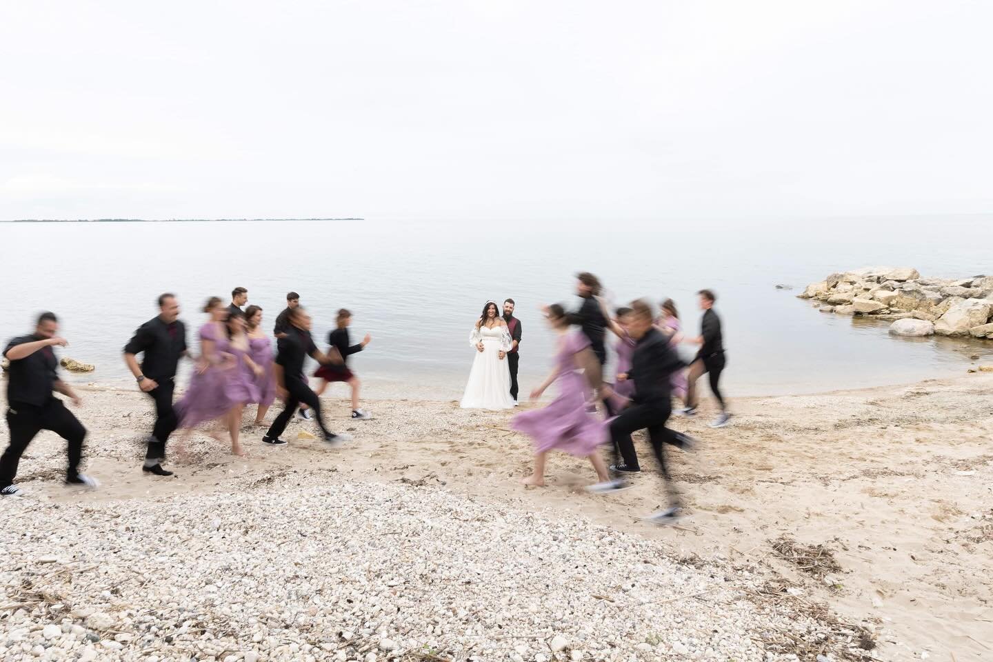 🪩🕊️🪩 squiggly,not squiggly,squiggly, not squiggly-looks like beachy weather is almost upon us, thank you Friday! 
#winnipeg #winnipegweddings #winnipegweddingvenue #winnipegweddingphotographer #manitobaphotography #manitobaweddings #exploremb #can