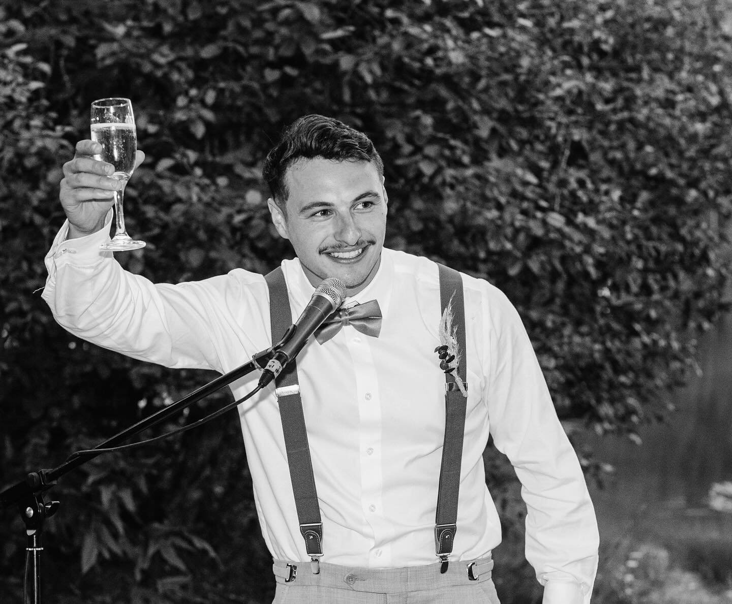🍹 🫡  One order of Friday, coming right up! 
#winnipeg #winnipegweddings #winnipegweddingvenue #winnipegweddingphotographer #manitobaphotography #manitobaweddings #exploremb #canada #canadianweddingphotographer #sunset #weddingsunset #wws2025 #fearl