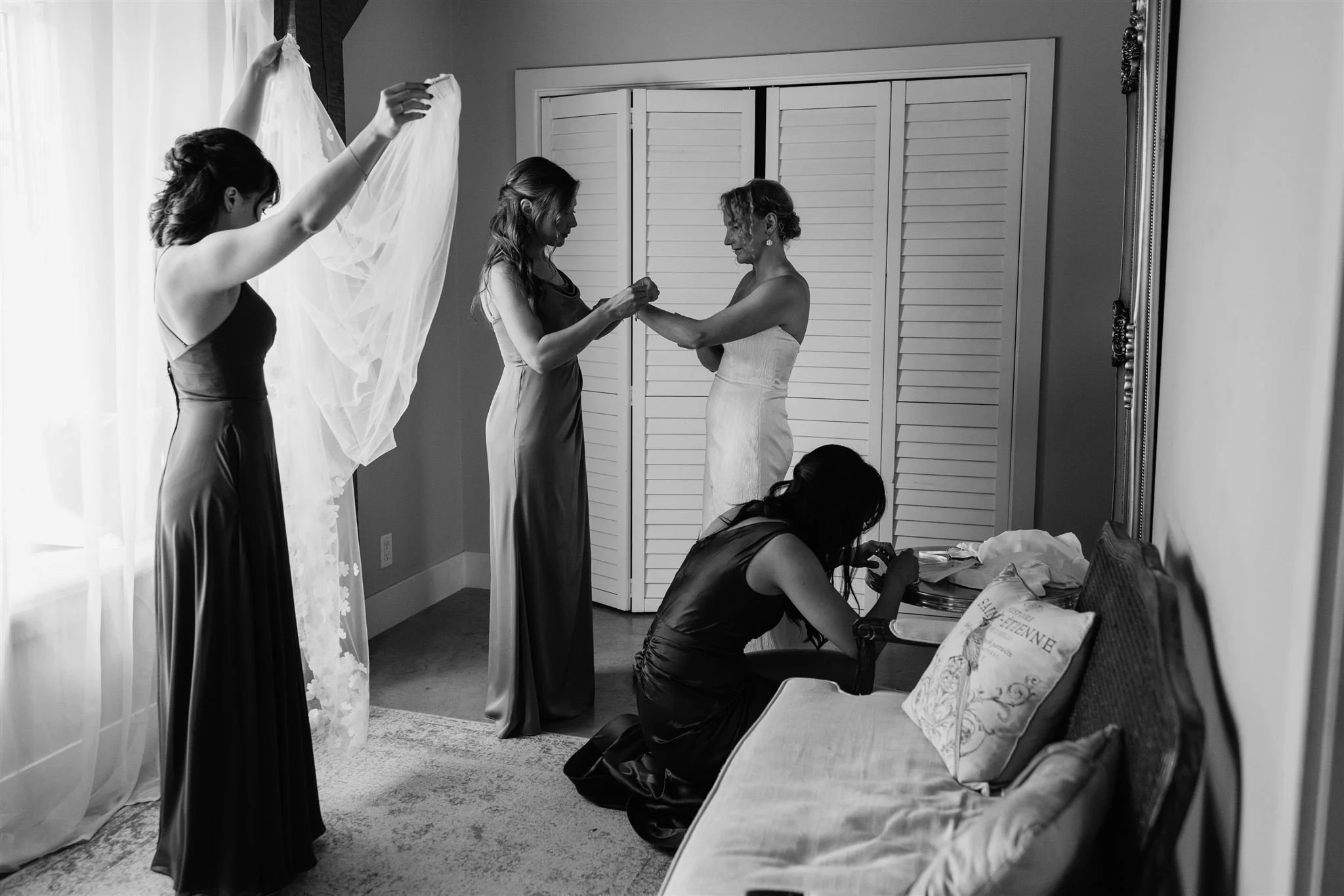 Like cheezy captions? Same. 
Getting ready for the @thewonderfulweddingshow , this year I'll be at booth H28- come on by! 
#winnipeg #winnipegweddings #winnipegweddingvenue #winnipegweddingphotographer #manitobaphotography #manitobaweddings #explorem