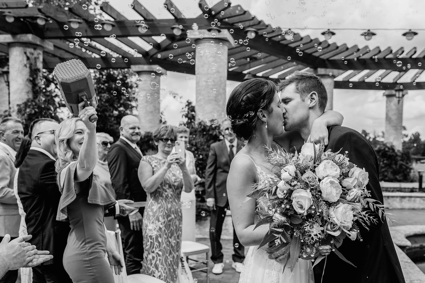 🌻🌱🖤Four weeks until my first wedding of the season...VERY MUCH looking forward to May, green leaves, flowers, sunsets and of course la la la loooove.