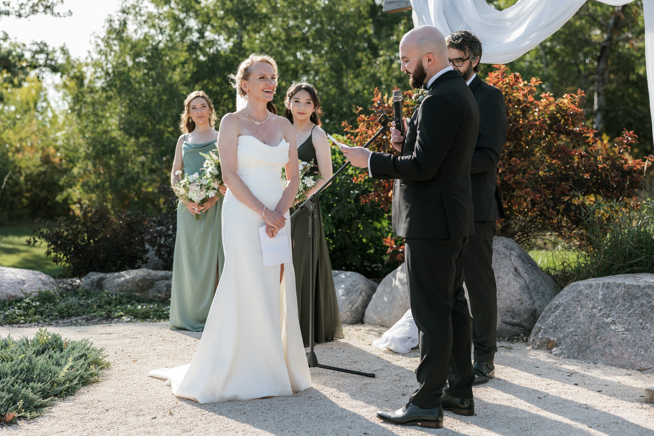 ✨🍂Top 5 reasons why fall weddings in Manitoba are my absolute fav:
1. Colors
2. Fall feels like a fresh start to the year
3. Not hot
4. Not hot
5. Not hot