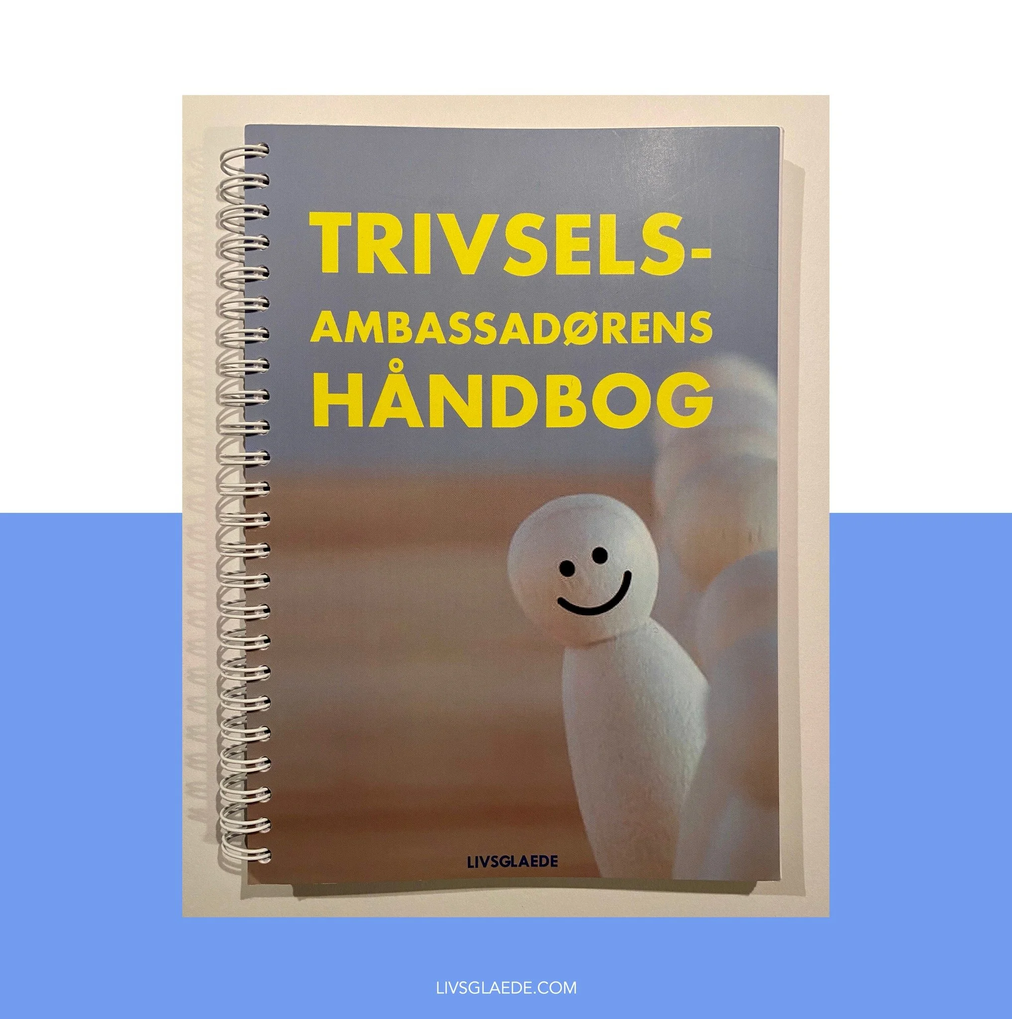 EN NY TRIVSELSAMBASSAD&Oslash;R-H&Aring;NDBOG FRISK UD AF TRYKKEN 

Vi har netop f&aring;et 2. &ndash; og reviderede &ndash; udgave af Trivselsambassad&oslash;rens H&aring;ndbog ud af trykken - og vi er meget begejstrede 😄

H&aring;ndbogen danner fu