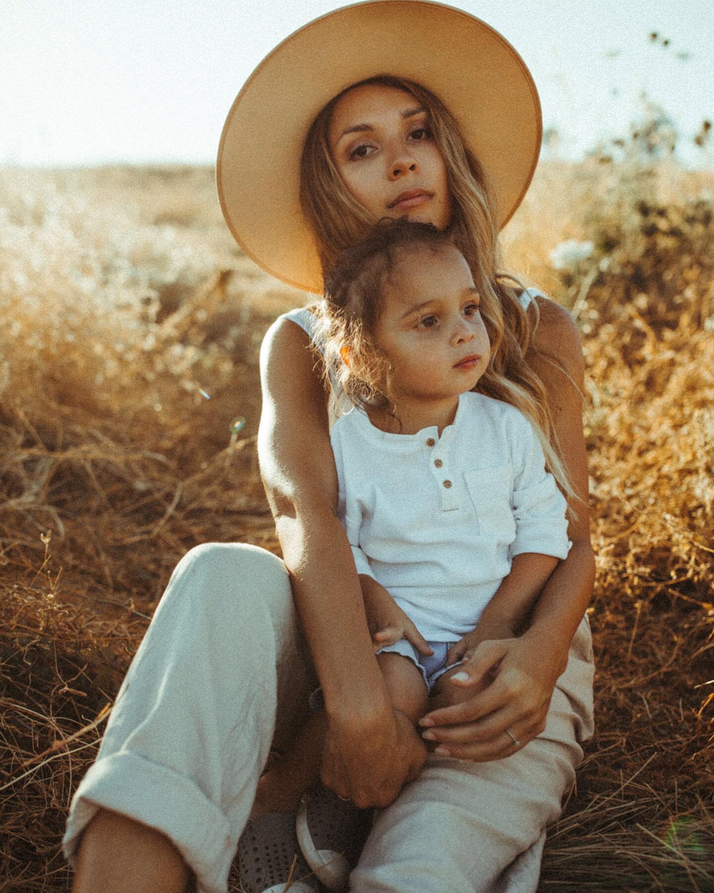 &ldquo;This right here, what we have, it&rsquo;s indescribable. So incredibly indescribable.&rdquo;
-Dancing + wandering around in sunkissed fields will always be a yes for me. Motherhood sessions at golden hour, YES PLEASE.
.
.
#goldenhourphotograph