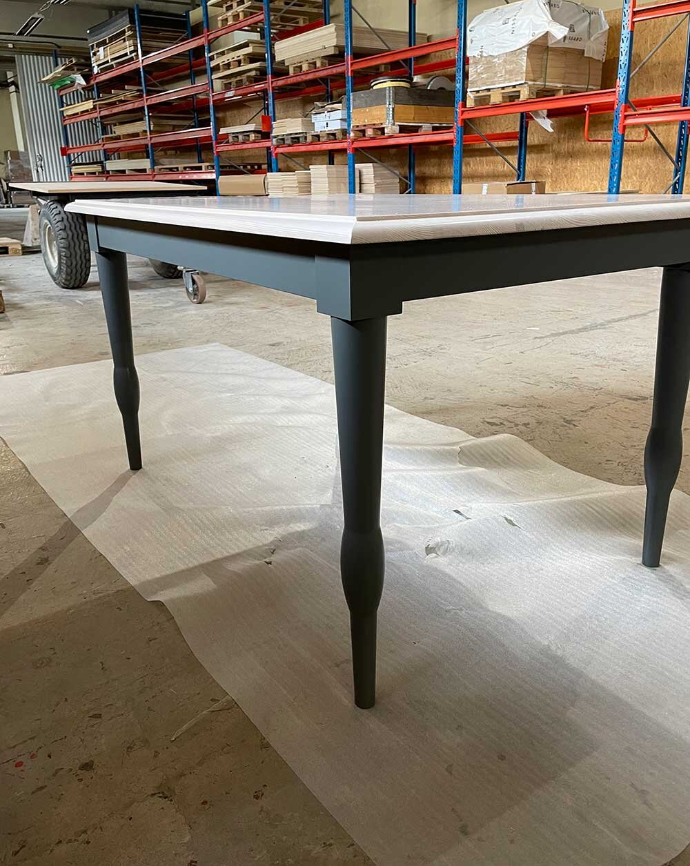 skogsdunkel-farg-pin-table.jpg