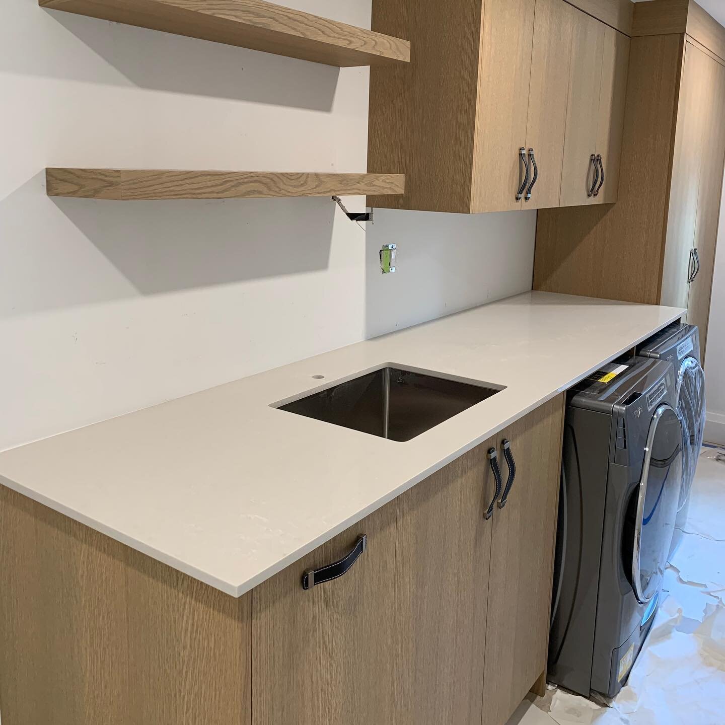 Caesarstone Alpine Mist in this Laundry room 💪 
#countertops #quartzsurfaces #durability #dreamhome #fabrication #installation #granite #porcelain #quartz #marble #sinks #faucets #vanities #kitchen #bathroom #hamiltonontario #brantfordontario #missi