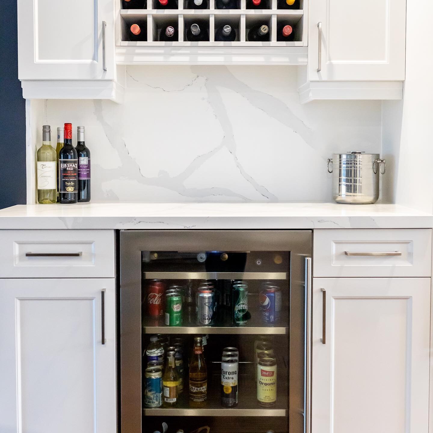 Another functional space looking great🥂#backsplashideas #countertops #quartz #drinkstation #organizedlife #kitchendesign #renovation #purestone #installation #stoneycreek #burlington #to #notl #hamilton #milton #binbrook #grimsby #oakville #mississa