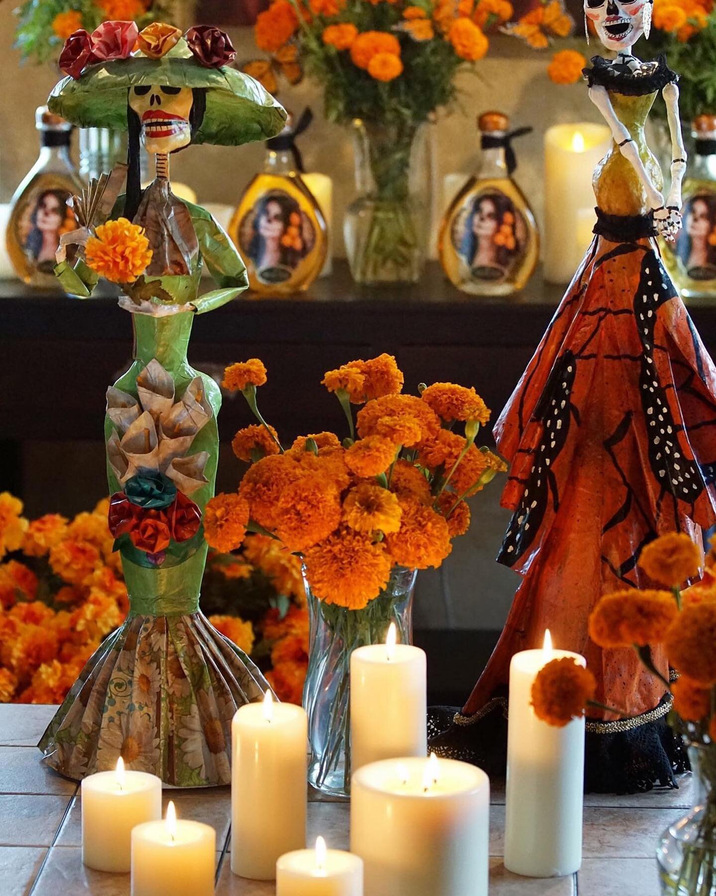 Picture Perfect!! 🧡🧡🧡🧡 Loving Memories!!

#aracelimarigoldliqueur #araceli #marigold #liqueur #liqueurs #cocktail #cocktails #friends #family #familia #margarita #sugarskull #sugarskulltattoo #hechoenmexico #happyfall #fallismyfavorite #dayofthed