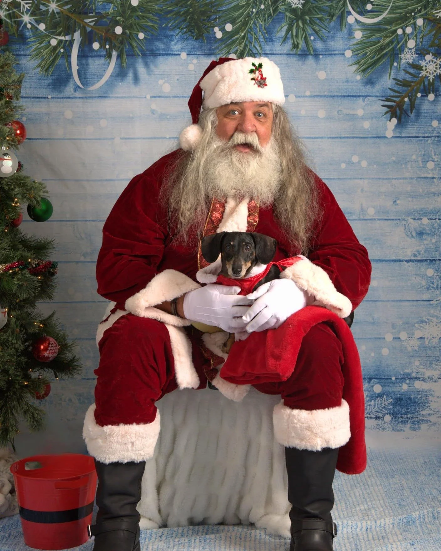 Looking to get your kids or pets photos with THE Santa Claus? We got you covered at our The More The Merrier Holiday Festival! 🎅

Join us for a festive open house at our adoption center on December 6th from 11AM-3PM filled with holiday cheer and ple