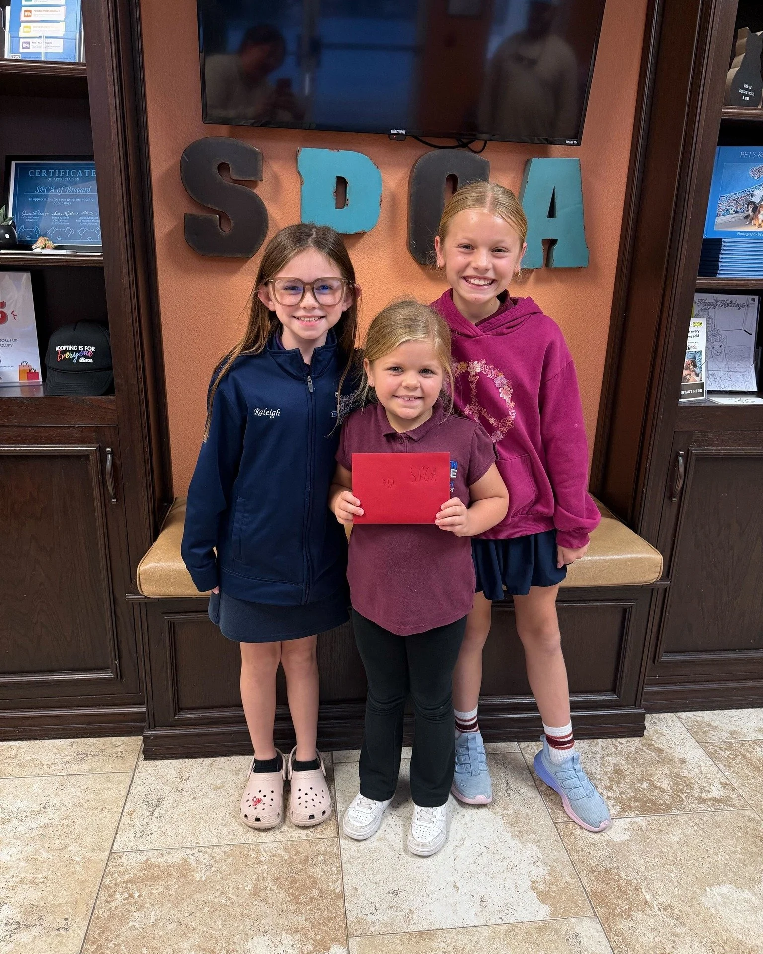 A huge thank you to Space Coast Jr./Sr. High for hosting a pet supply donation drive in support of our shelter pets. We&rsquo;d also like to give a special thank you to the Copeland Family for making and selling bracelets to raise funds for us.

Your