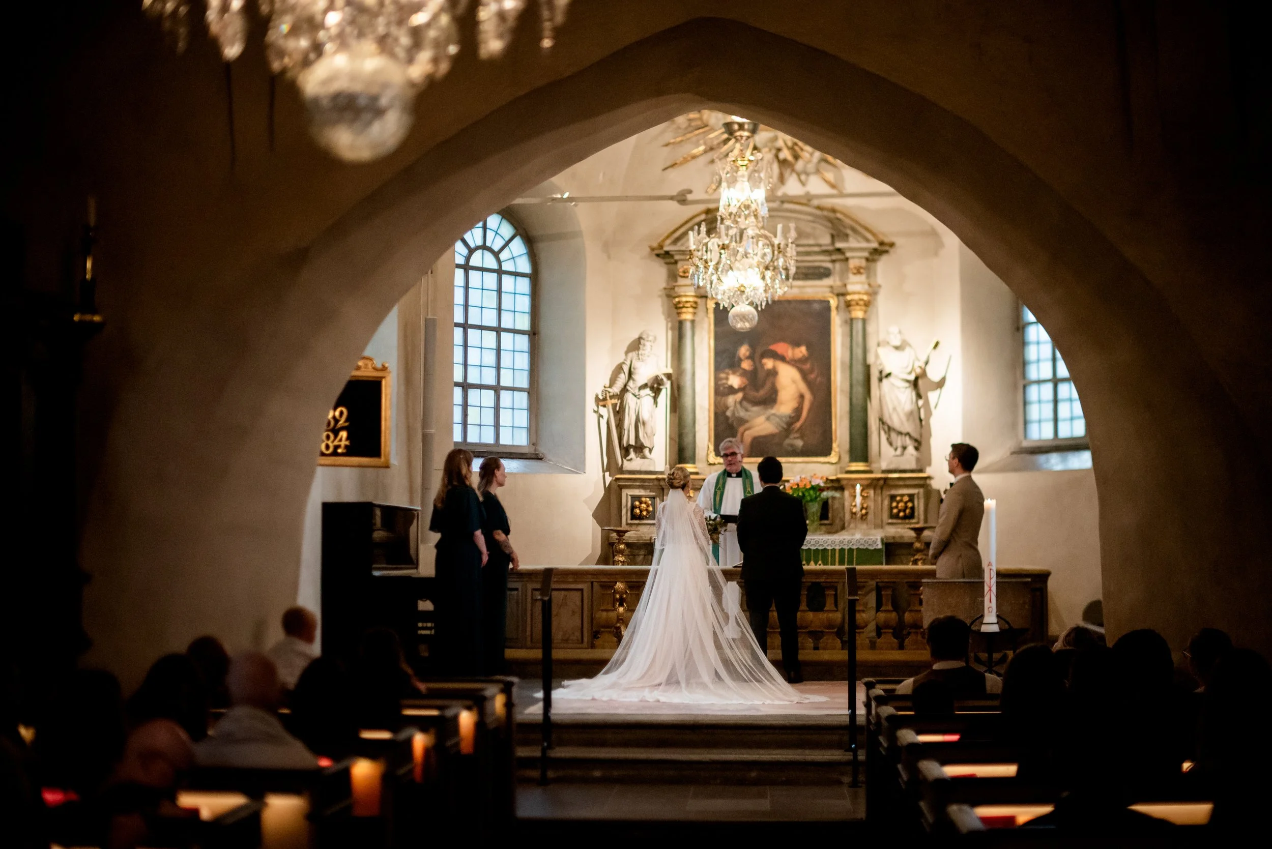 Bröllopsfotografering i Bromma kyrka – miljö, historia &amp; fotoidéer