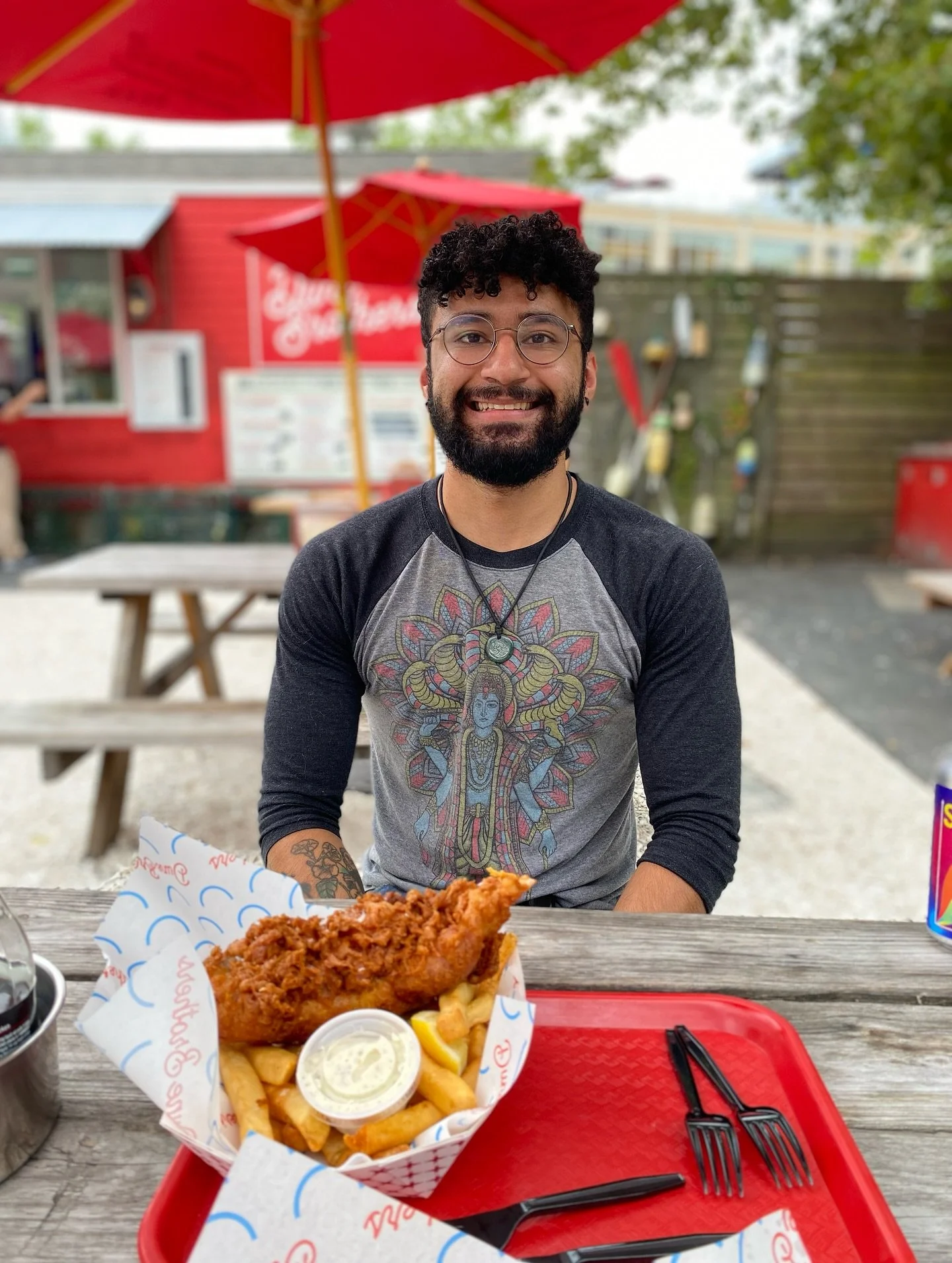 We were a week overdue because of scheduling, but hey, better late than never. Celebrating our Design Apprentice @ariel.wesley_ birthday at @dunebrothersseafoodshack next door 🎣. Happy 25th birthday bud!
.
.
.
#design #designstudio #designinternship