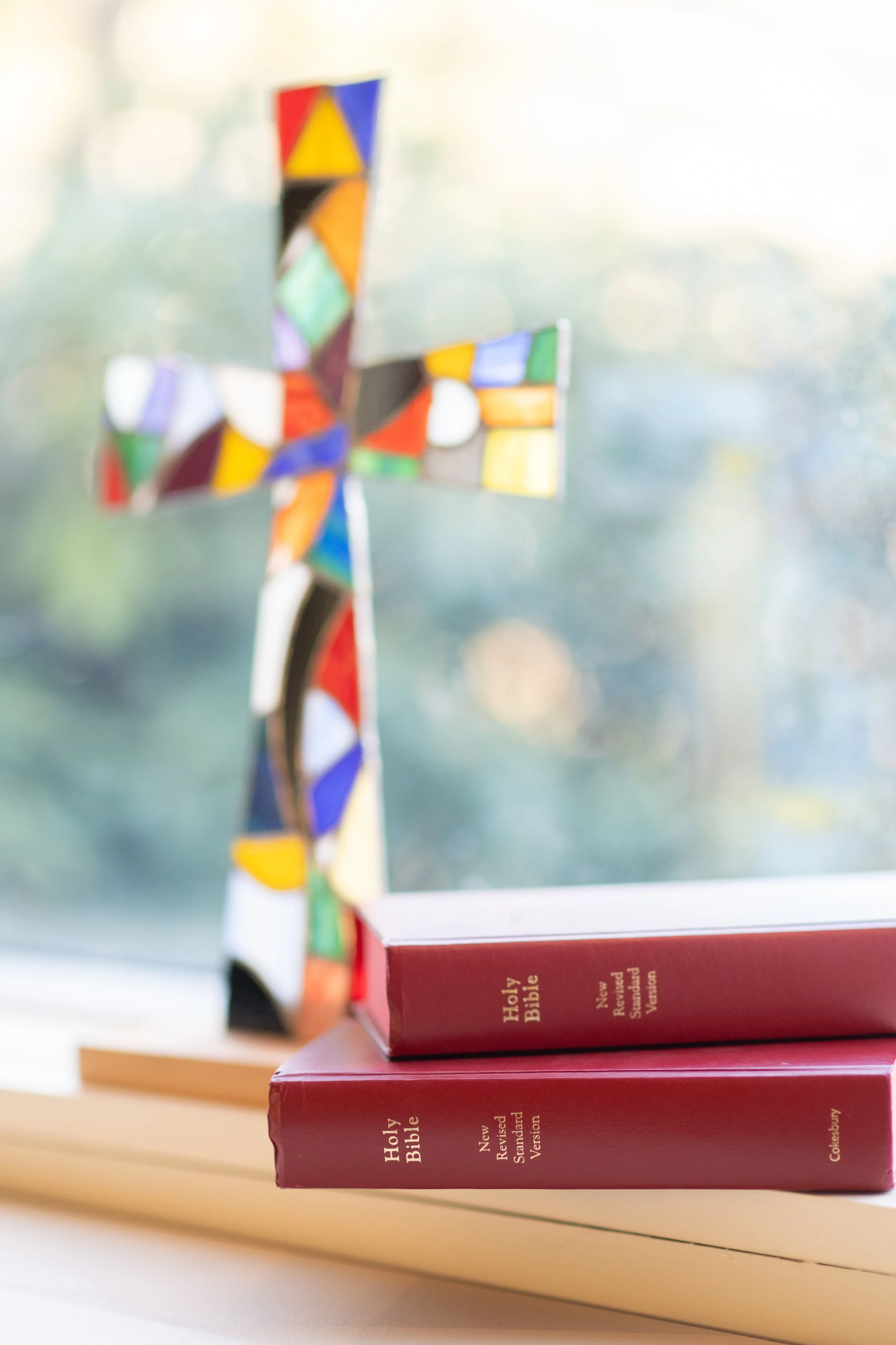 a group of people sitting in a room with books listening to a speaker who is outside of the frame