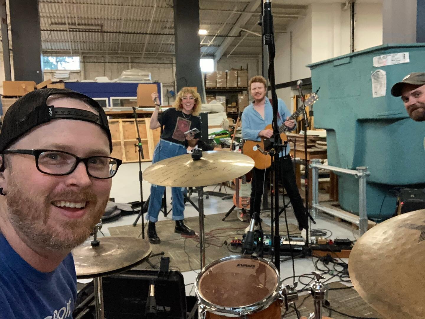 The fiberglass tank is a stage prop - ok? Cooked up some beautiful Americana with these soul shredders this weekend. Excited to be prepping for some full band shows 👨&zwj;🍳 👩&zwj;🍳