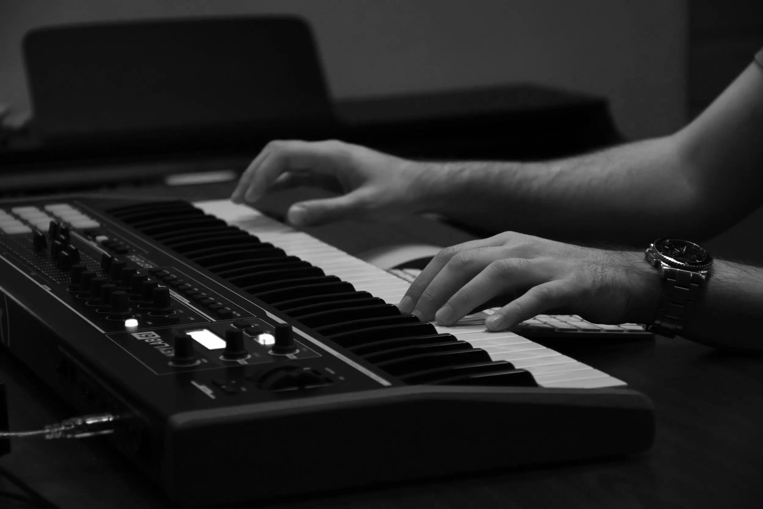 pexels-amin-asbaghipour-3825752.jpg
