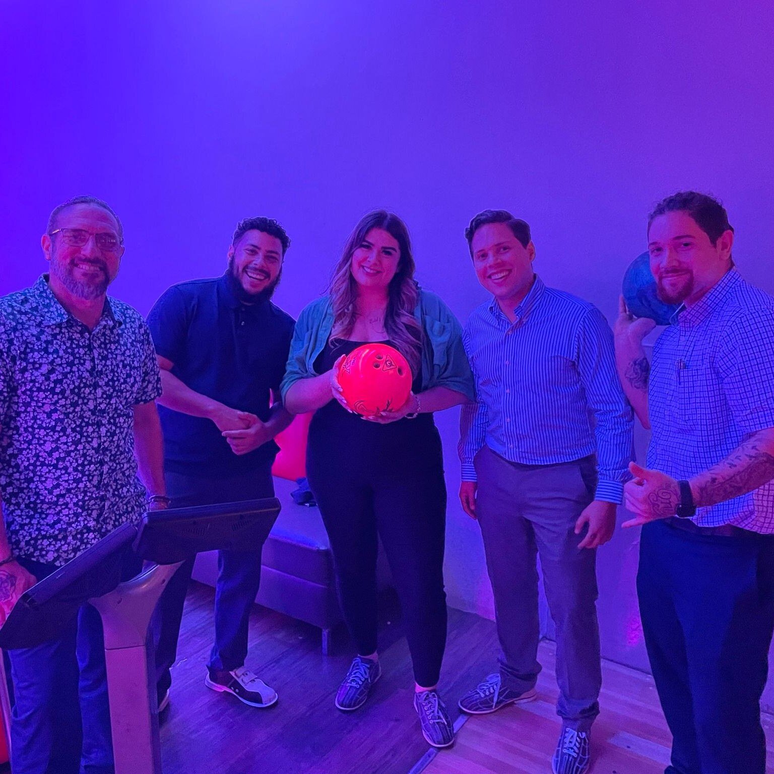 The team... the vibe... the bowling... electric ⚡️
 
 
 
#thecarvonisgroup #tcgmiami #tcgdallas #bowlingnight #glowbowl