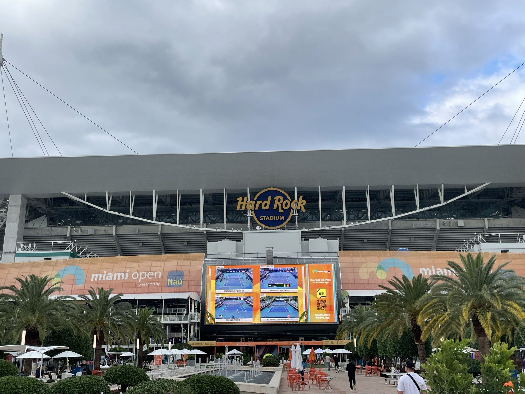 Beautiful day for some tennis ☀️ @Miamiopen 
 
 
#thecarvonisgroup #tcgmiami #hardrockstadium #miamiopen #miamiopen2023