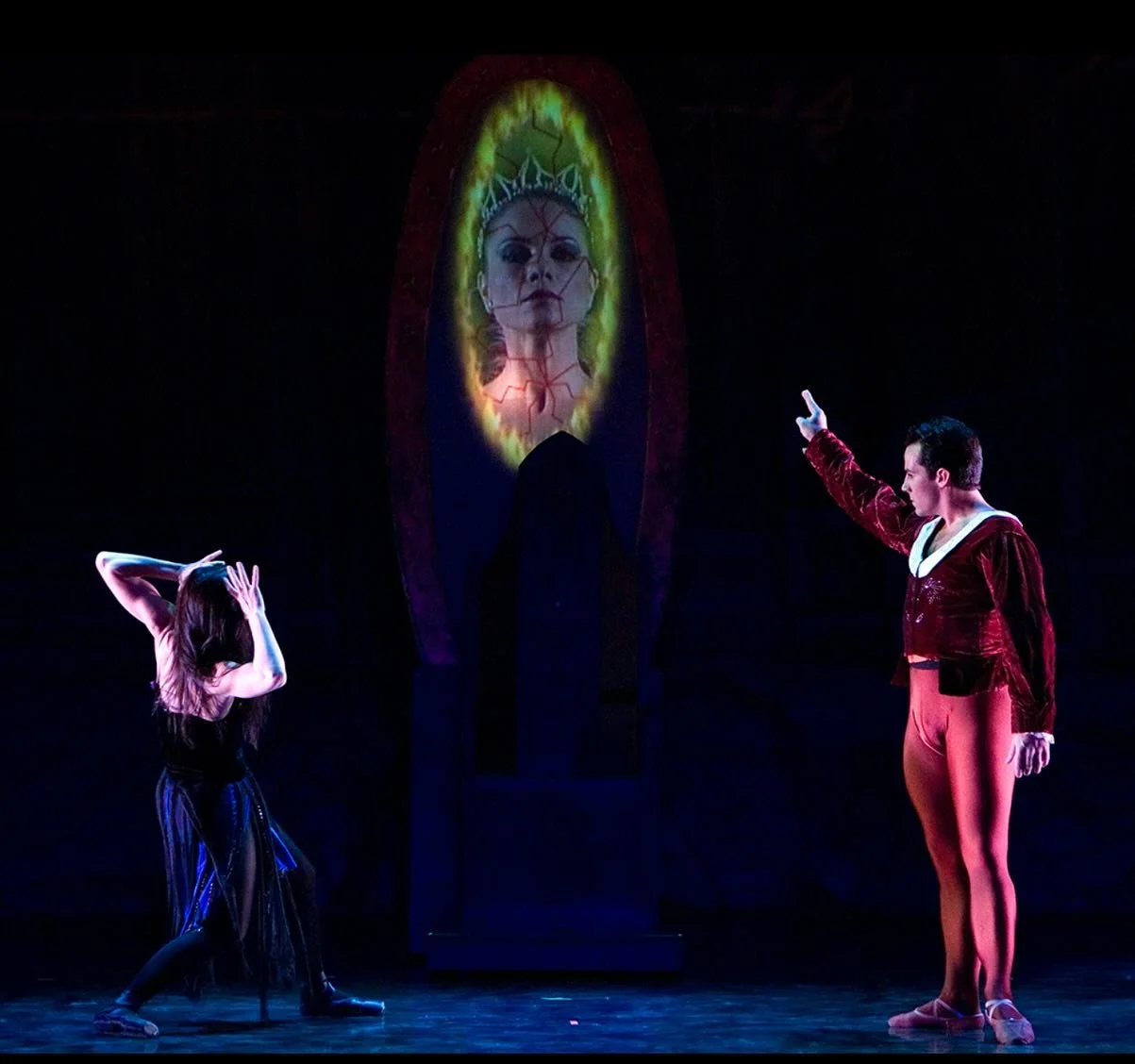 This Halloween, beware of mirrors and poisoned apples&hellip;The Evil Queen is already plotting her return to the stage!
 👑🍎🪞

Ventura County Ballet is bringing SNOW WHITE to audiences April 11&ndash;12, 2026 at Oxnard Performing Arts Center. 

Ha